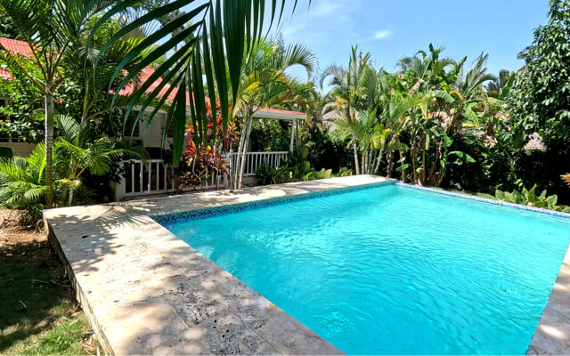 Villa ti paradis, sa piscine et son jardin tropical